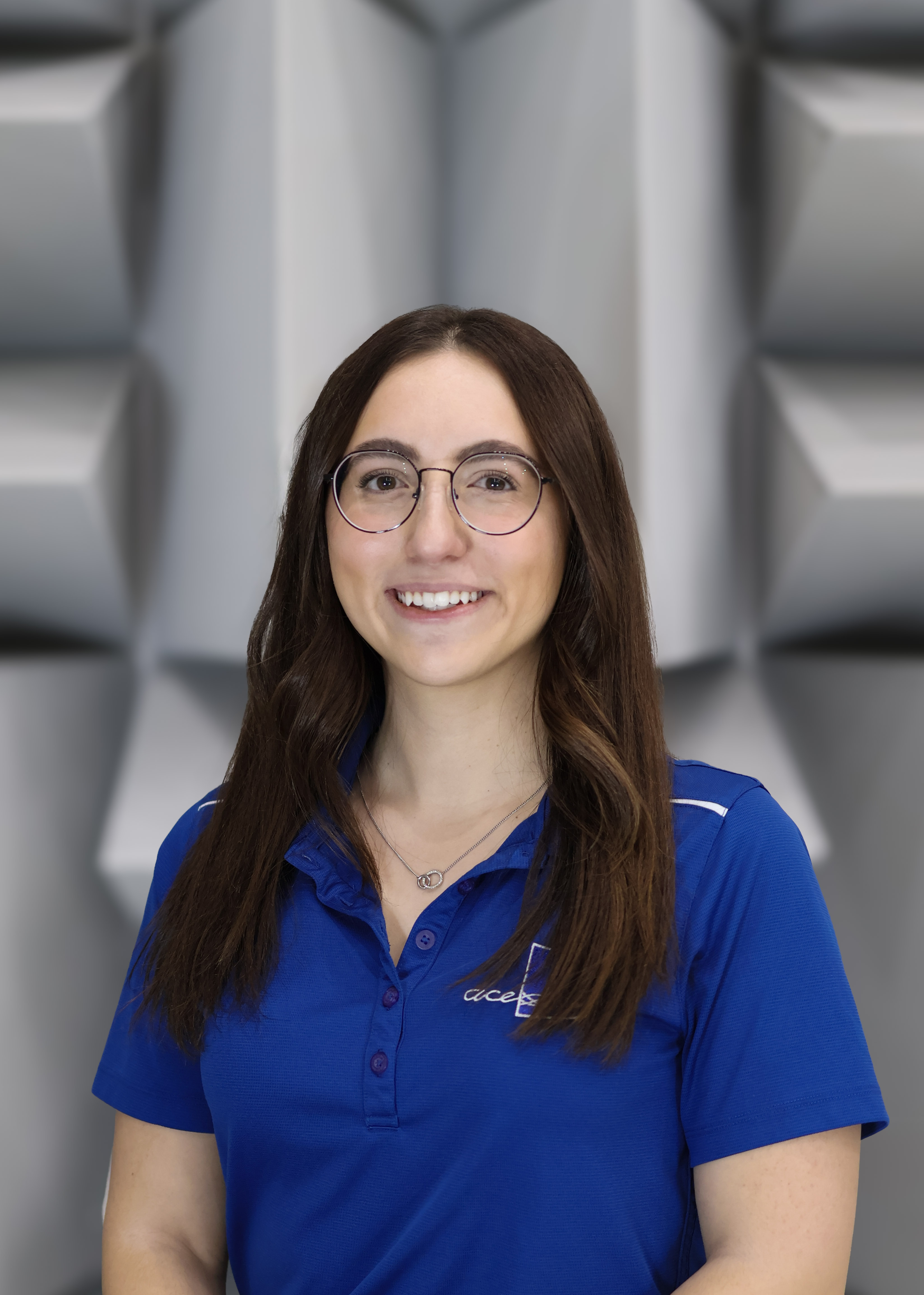 2026-izzy-cossarin-headshot