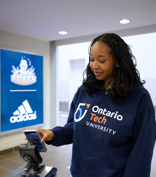 A student scanning their digital Ucard