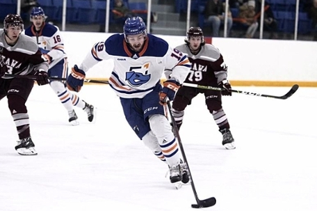 photo from a ridgebacks hockey game 