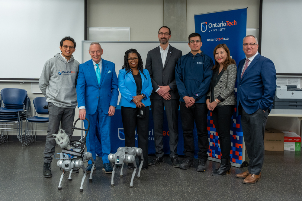 President Steven Murphy showcasing 'Brando', a robotic dog able to express emotion with the use of a robotic tail and ears. Brando is just one example of how 鶹ý is developing the technology of the future while preparing students to make a positive long-term impact in a tech-focused world.