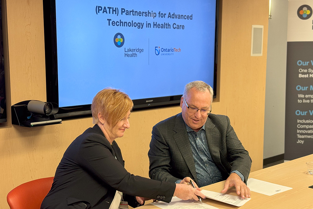 From left: Cynthia Davis, President and Chief Executive Officer, Lakeridge Health, and Dr. Steven Murphy, President and Vice-Chancellor, 鶹ý University, at the ceremony to announce the Partnership for Advanced Technology in Health Care (PATH) between Lakeridge Health and 鶹ý (October 10, 2024).