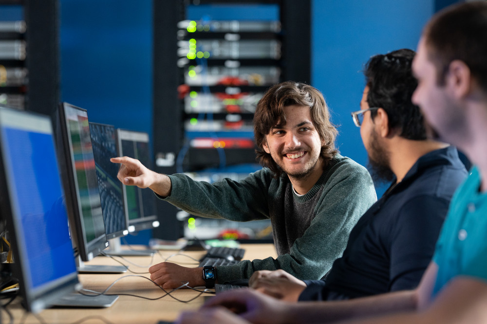 Students working together in computer lab. 