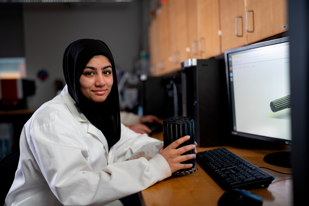 Student in nuclear teaching lab