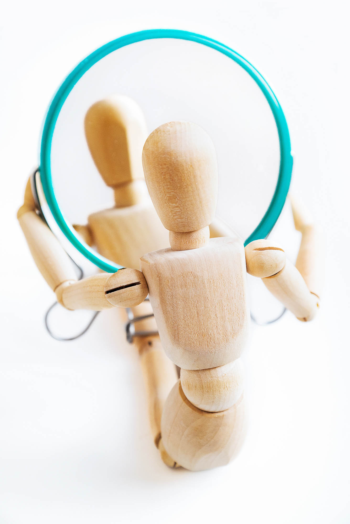 wooden dummy looks at its reflection