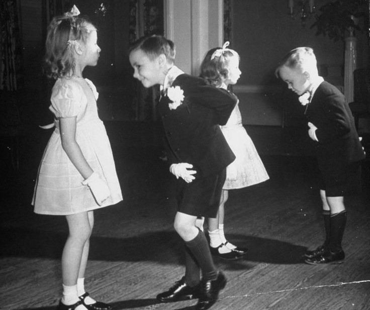 Boy asks girl to dance (Photo: Alfred Eisenstaedt, 1945)