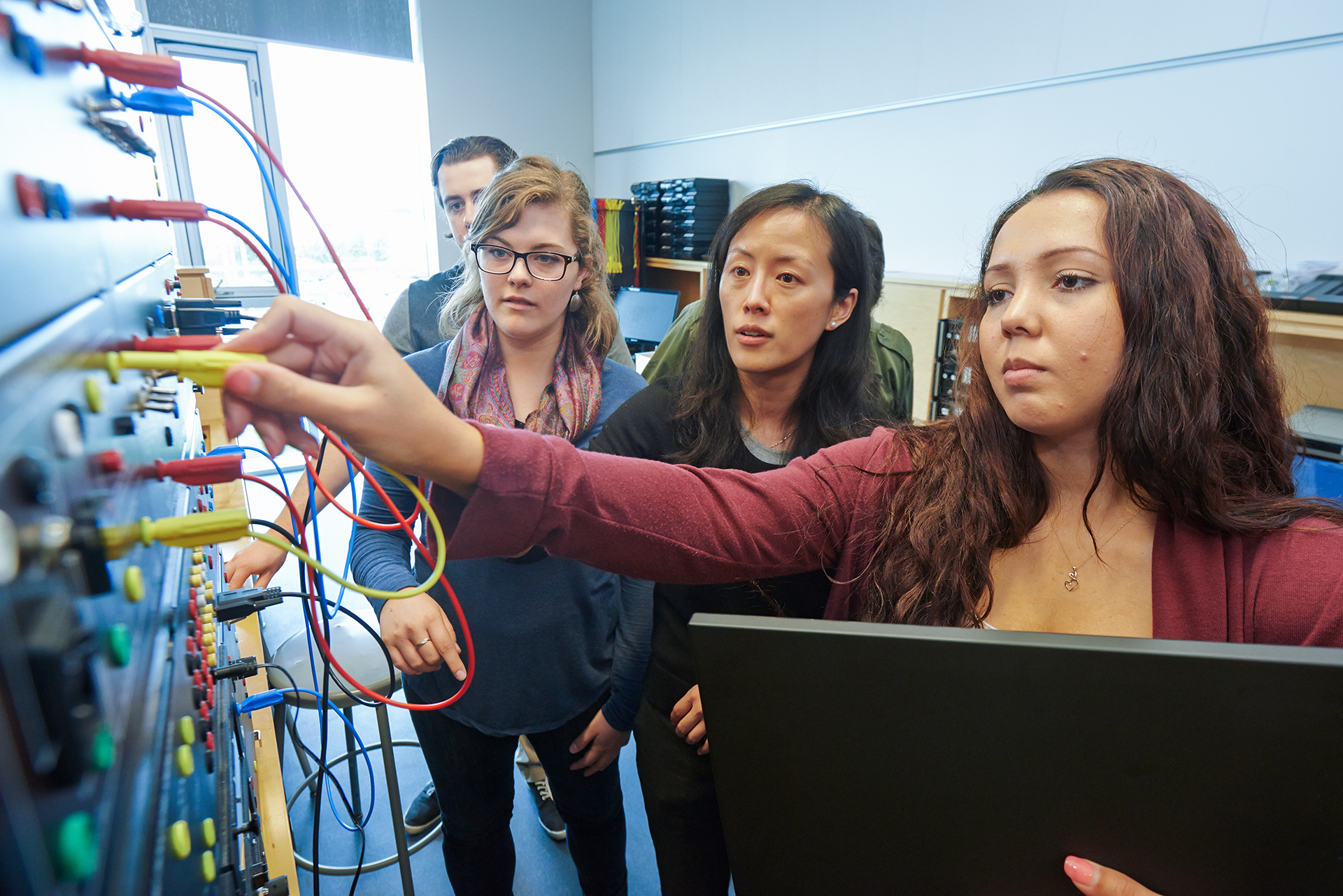 feas-powersystemlab12-e.jpg
